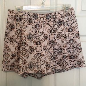 Paisley like print shorts Sz M